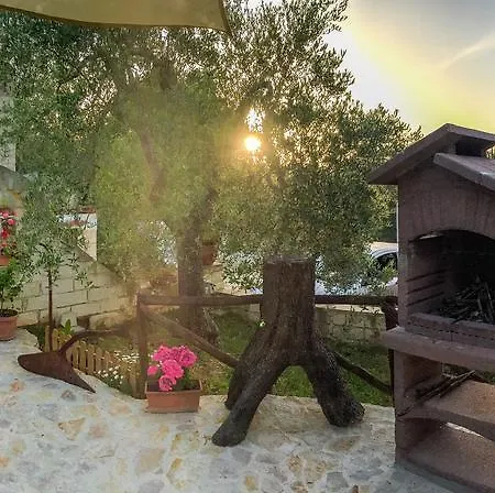 לינה וארוחת בוקר Casale Degli Angeli ויאסטה